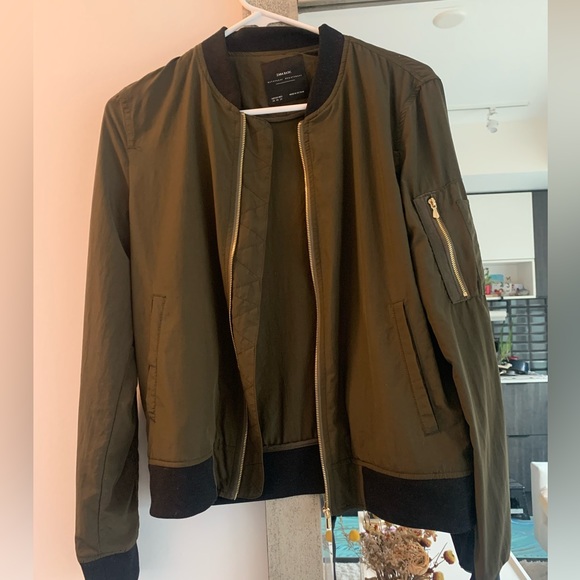 Zara bomber jacket with gold detail. - Picture 2 of 4